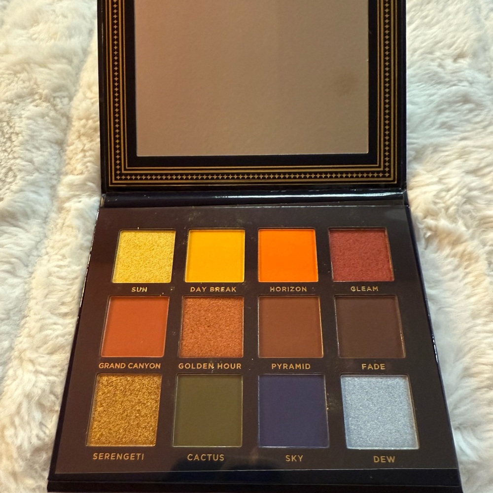 Ace Beaute Vintage Dawn Eyeshadow Palette